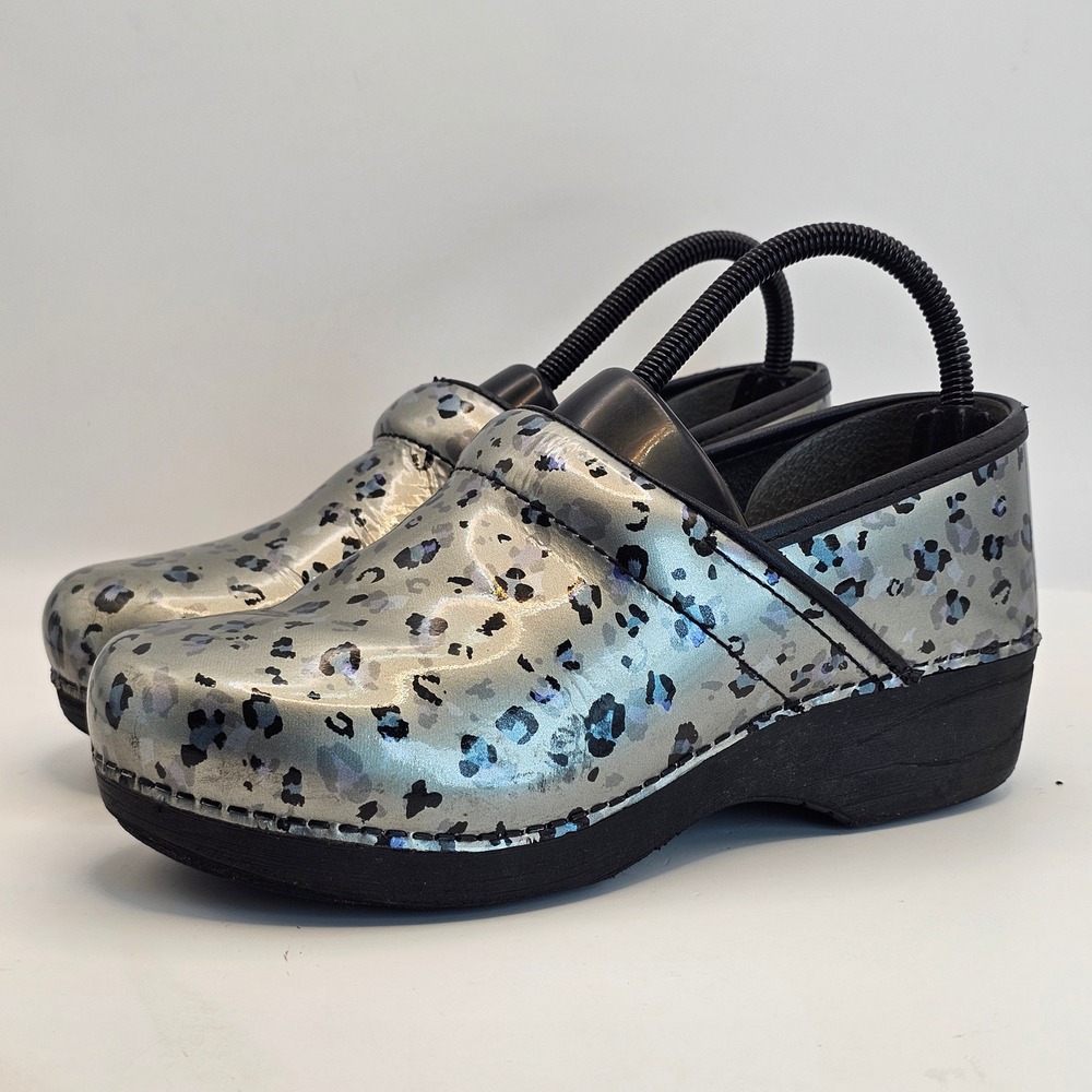 Dansko XP 2.0 Silver Leopard Metallic Clogs Womens 38 Professional Nursing Shoes